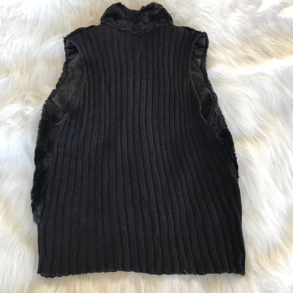 Tiara Faux Fur Vest - Picture 2 of 3